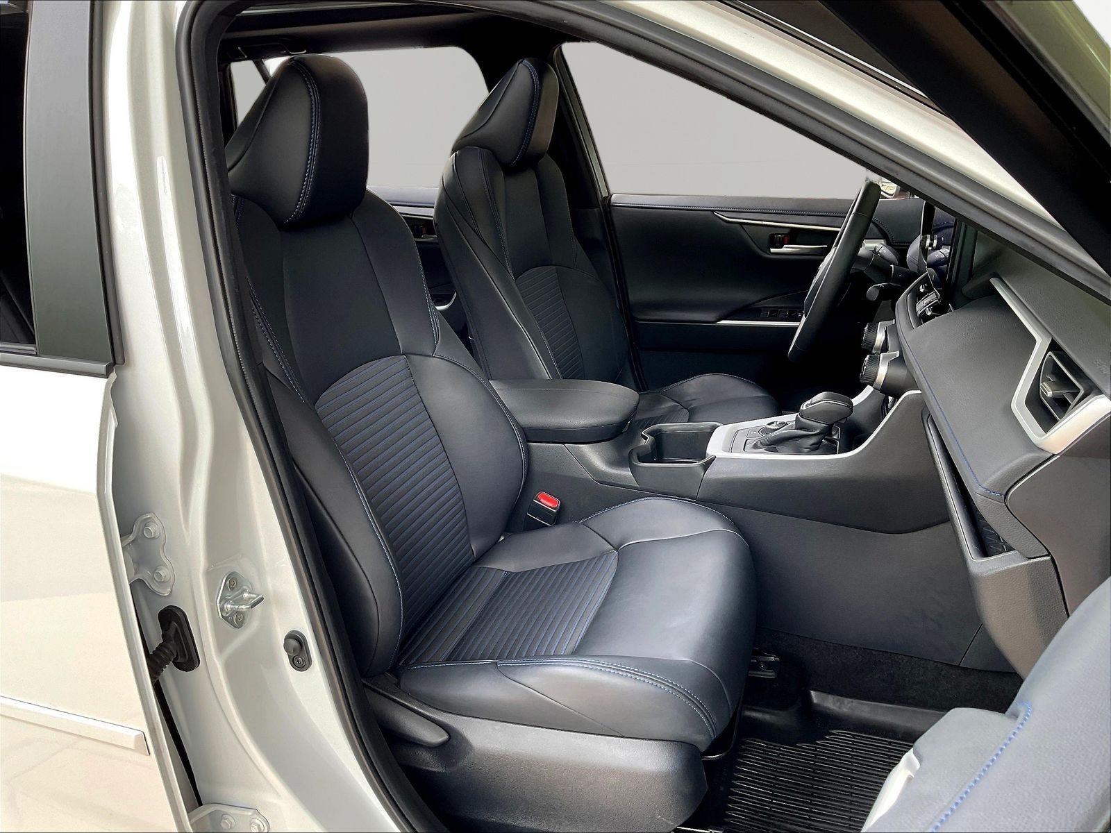 Used 2023 Toyota RAV4 XSE AWD/4WD image 29