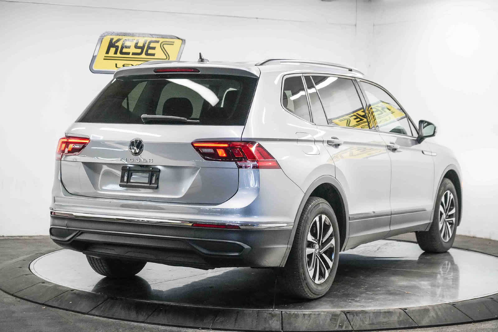 Used 2024 Volkswagen Tiguan S FWD image 6