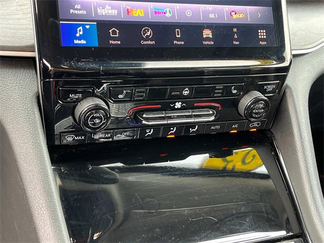 Used 2023 Jeep Grand Cherokee 4WD 4xe image 32