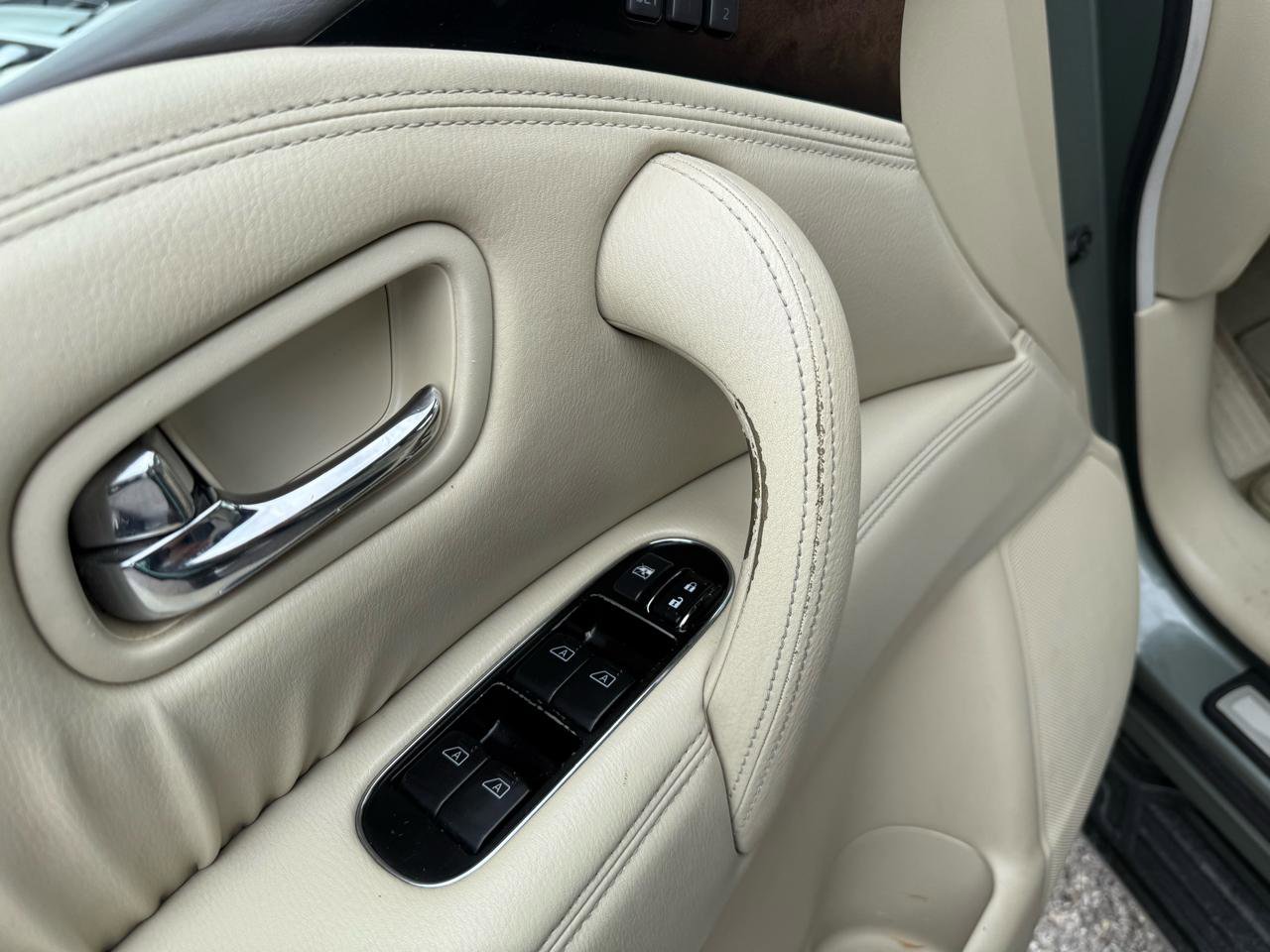 Used 2012 INFINITI QX56 4WD w/ Deluxe Touring Pkg image 16