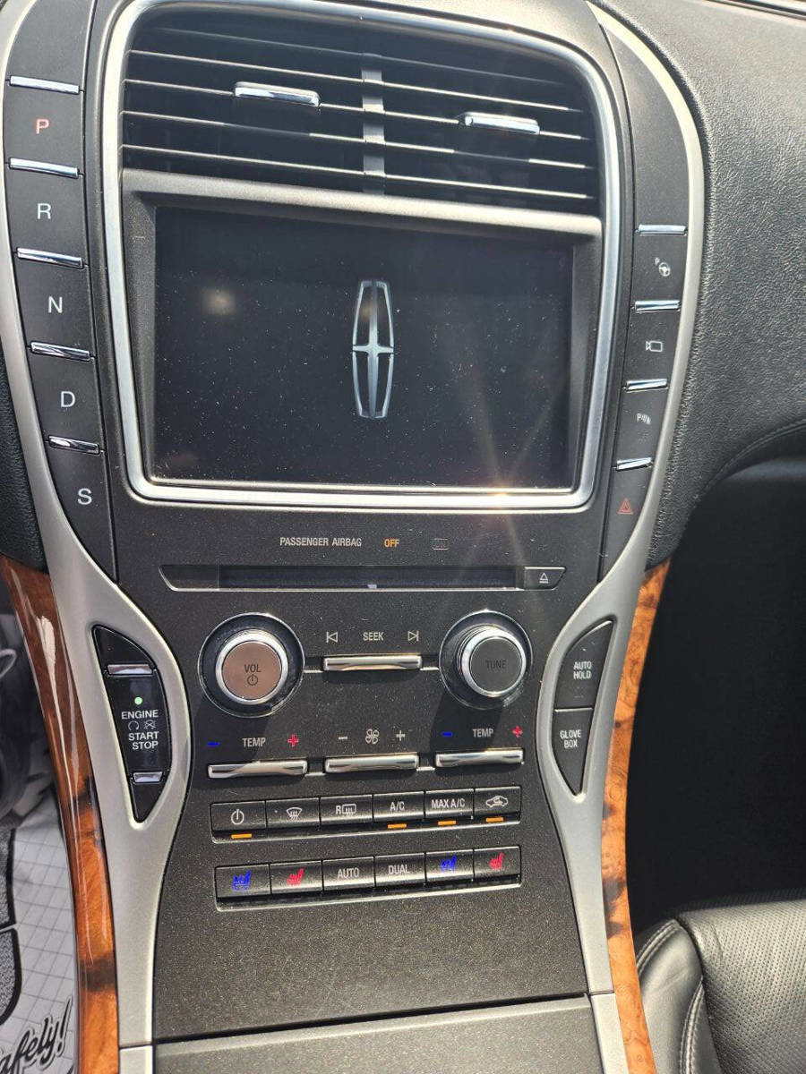Used 2016 Lincoln MKX Reserve w/ Luxury Package image 18