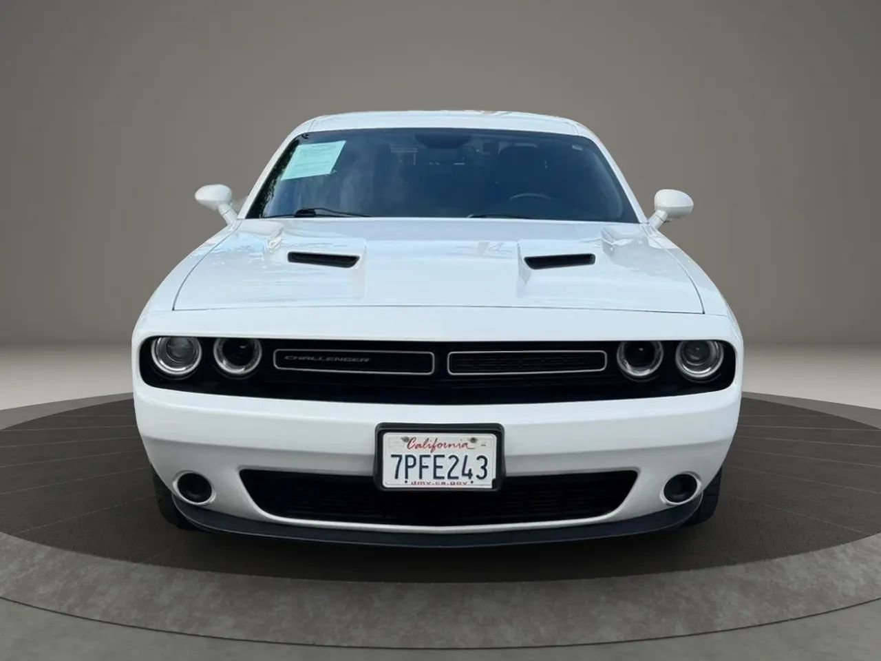 Used 2015 Dodge Challenger SXT RWD image 3
