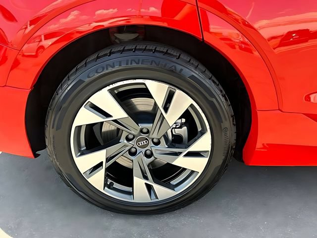 Used 2021 Audi e-tron Prestige w/ Prestige Package AWD/4WD image 13