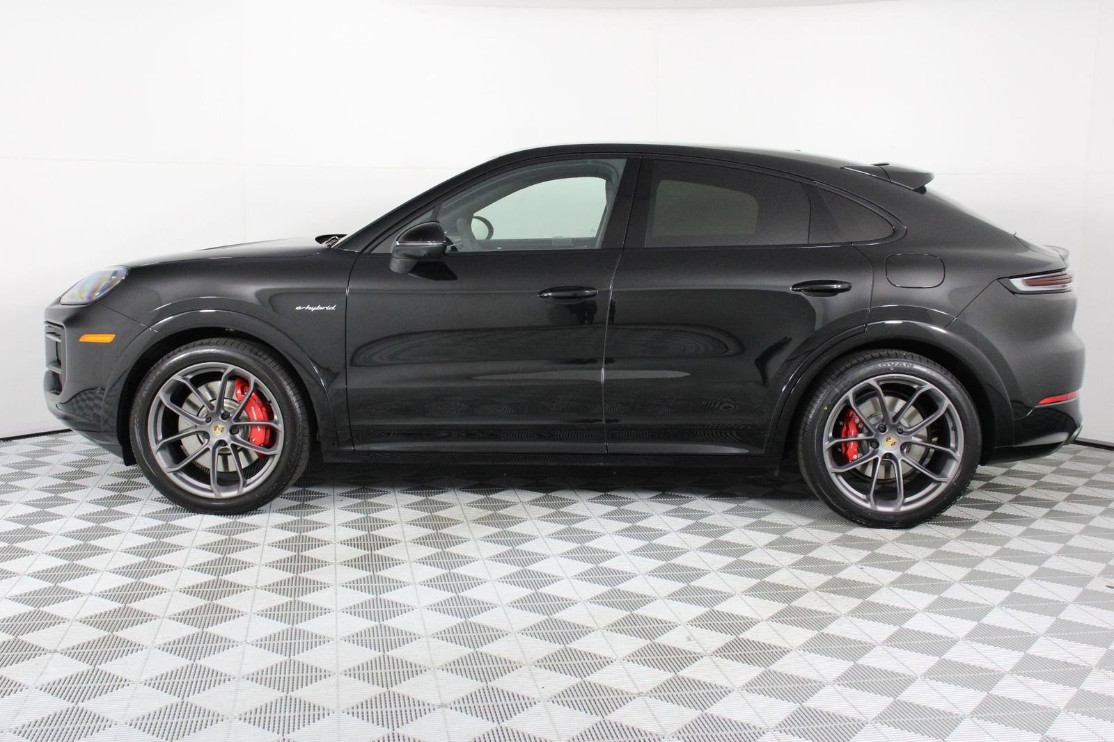 Certified 2025 Porsche Cayenne S image 2