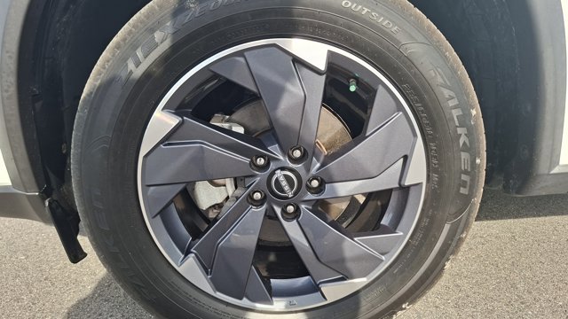 Certified 2024 Nissan Rogue SV image 25