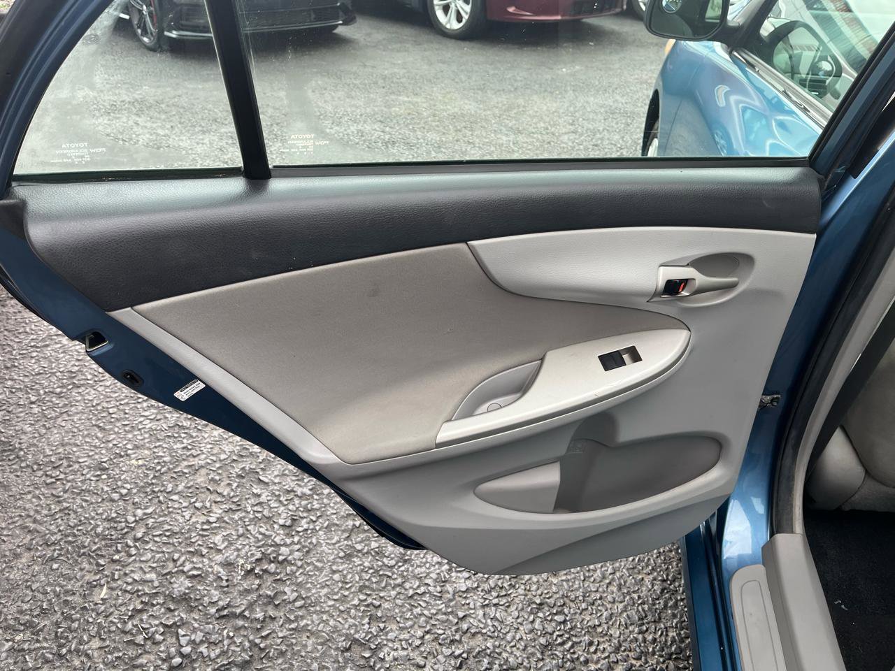 Used 2013 Toyota Corolla LE FWD image 23