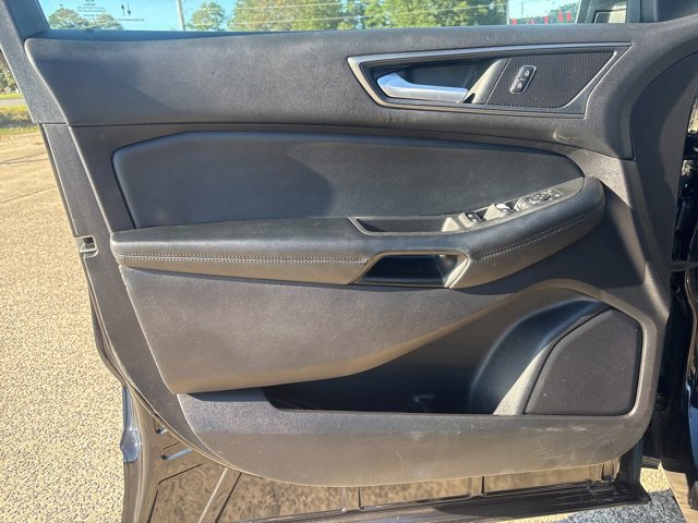 Used 2022 Ford Edge SE w/ Black Appearance Package image 16