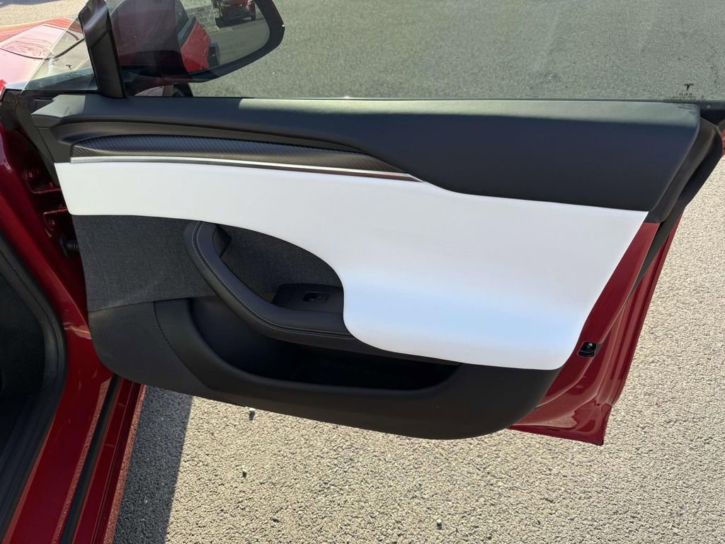 Used 2022 Tesla Model S Plaid image 17