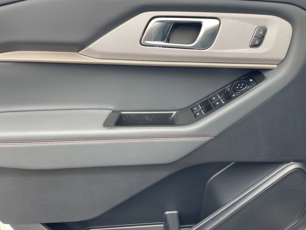 New 2026 Ford Explorer Active image 7