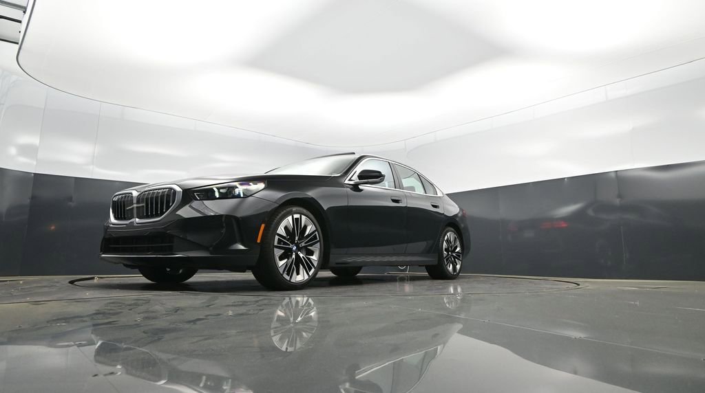 Certified 2025 BMW 530i image 38