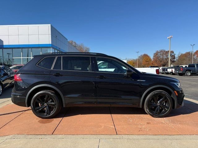 Used 2023 Volkswagen Tiguan SE R-Line image 7