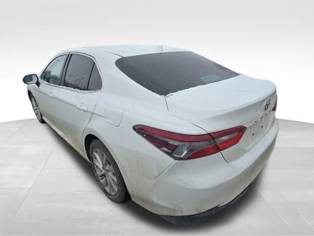 Used 2021 Toyota Camry LE image 4