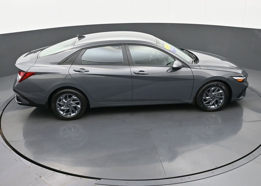 Certified 2024 Hyundai Elantra SEL FWD image 33