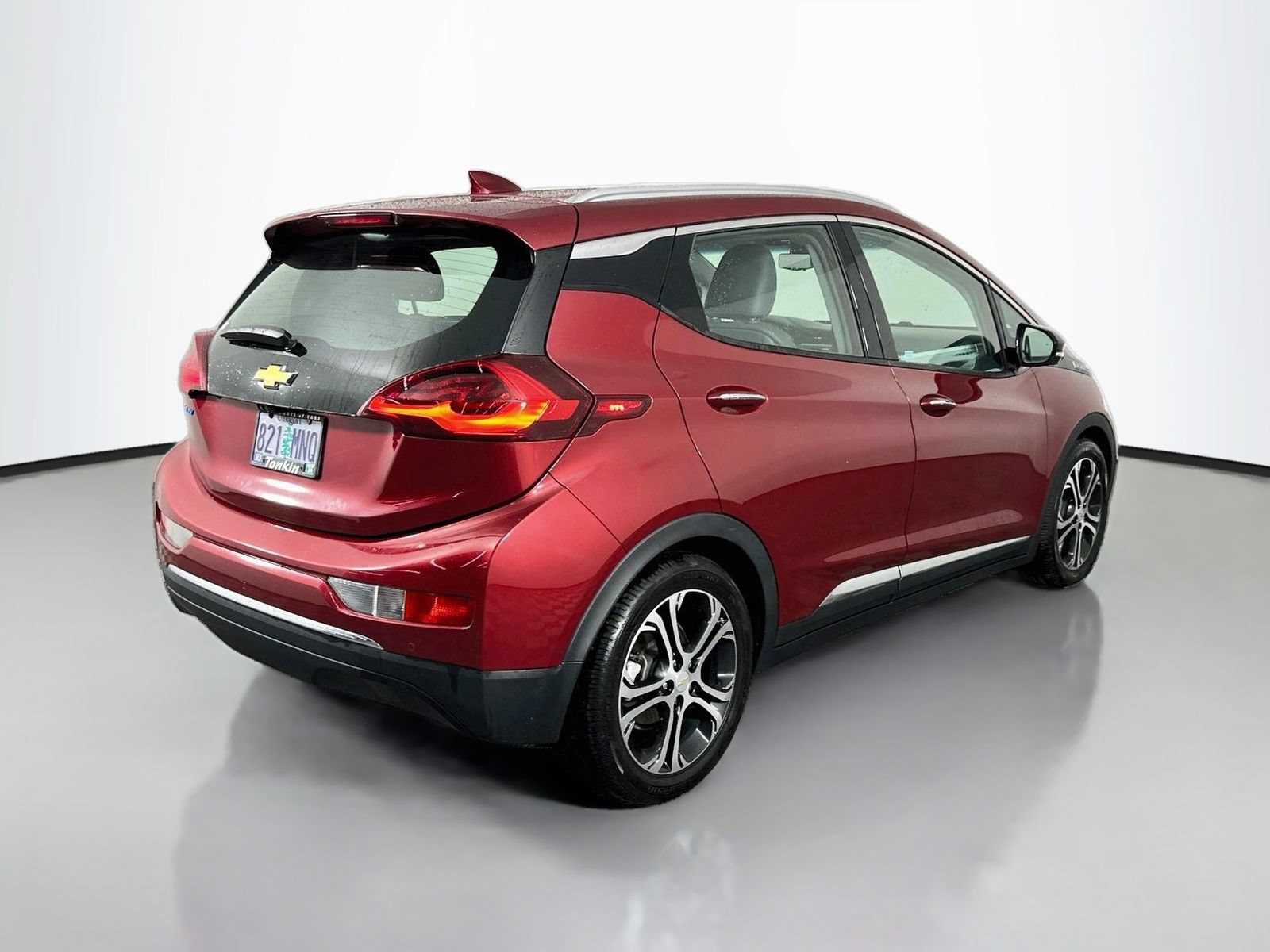 Used 2017 Chevrolet Bolt Premier w/ Driver Confidence II Package FWD image 7