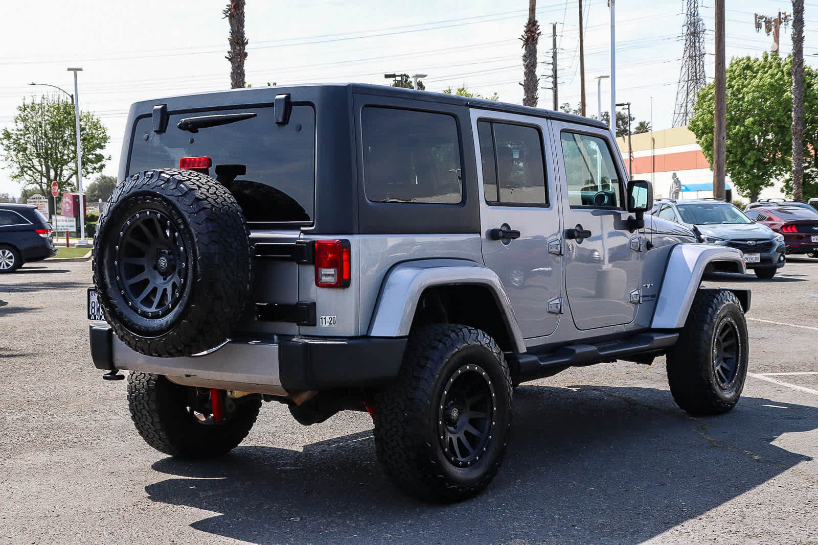 Used 2018 Jeep Wrangler Unlimited Sahara AWD/4WD image 7