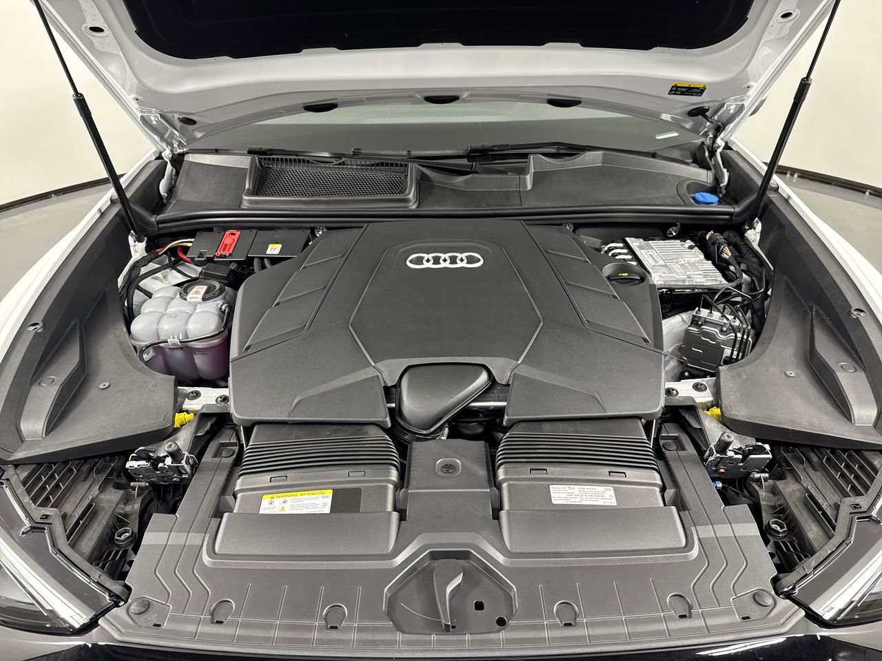 Used 2025 Audi Q8 Premium Plus w/ Premium Plus Package AWD/4WD image 27
