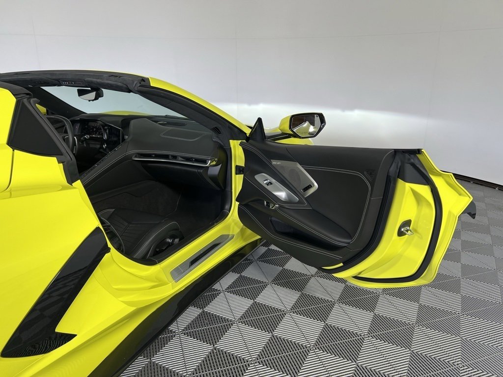 Used 2022 Chevrolet Corvette Stingray w/ Z51 Performance Package image 37