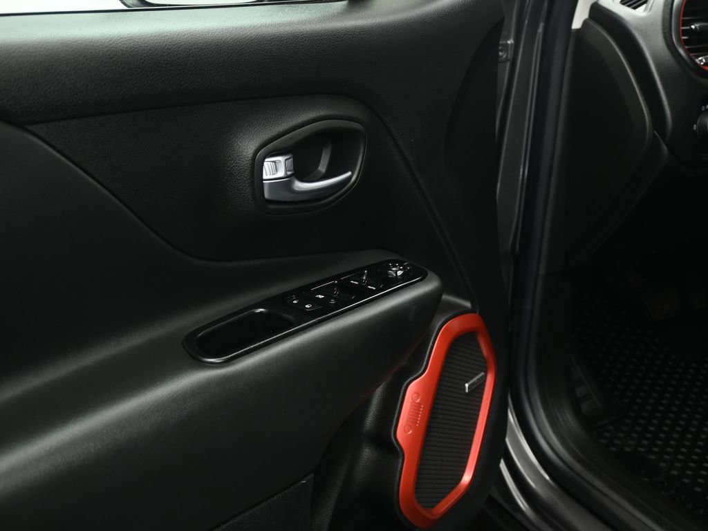 Used 2021 Jeep Renegade Trailhawk w/ Sun & Sound Group AWD/4WD image 8