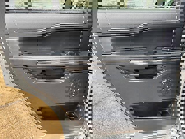 Used 2024 Ford Expedition XLT image 12