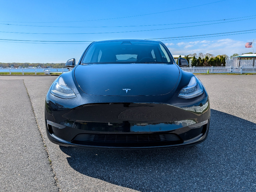 Used 2022 Tesla Model Y Long Range image 2