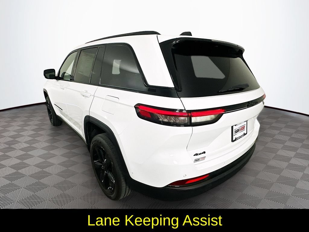 Used 2023 Jeep Grand Cherokee Altitude AWD/4WD image 7
