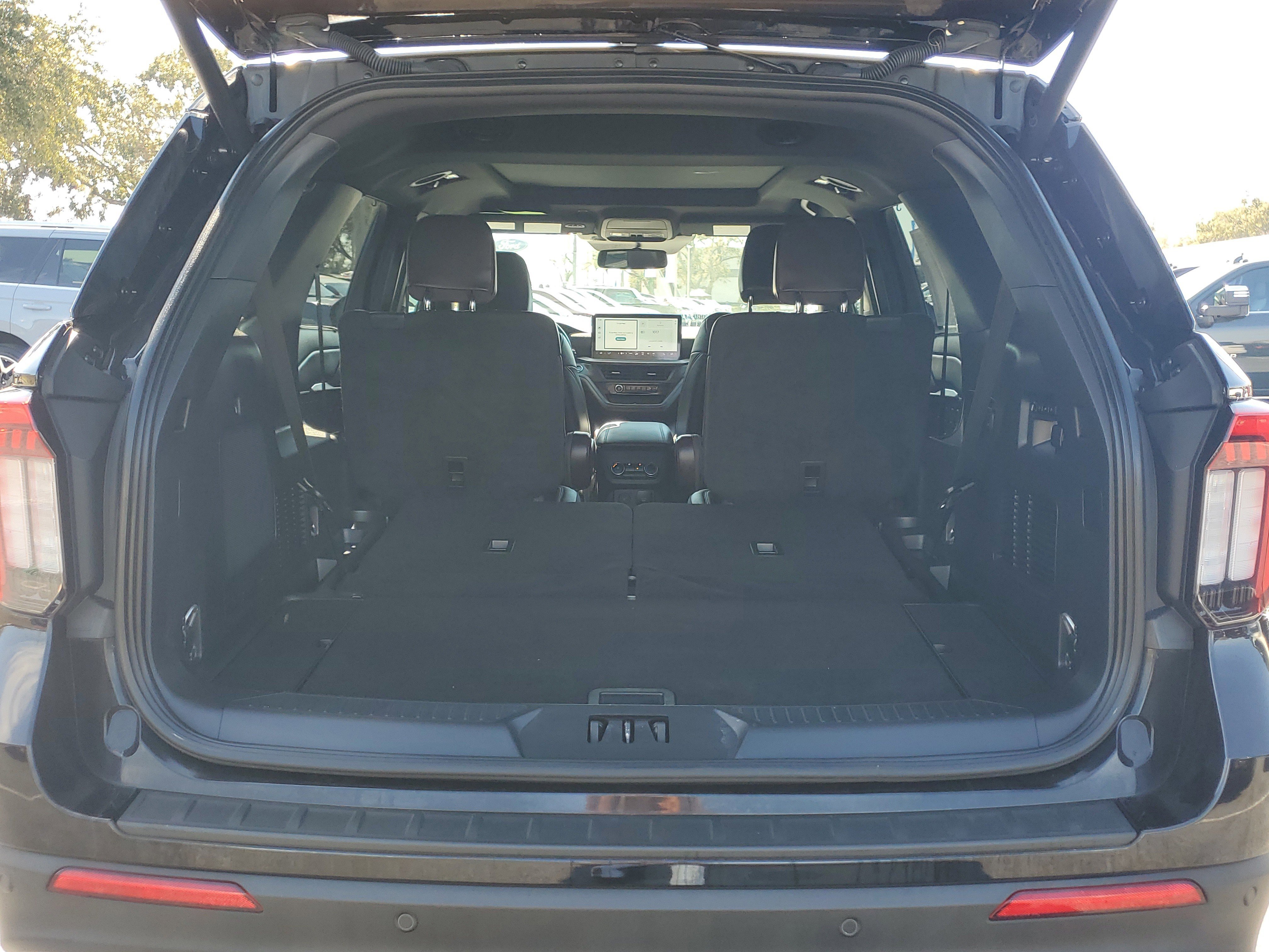 Certified 2025 Ford Explorer Platinum w/ Ultimate Package image 10