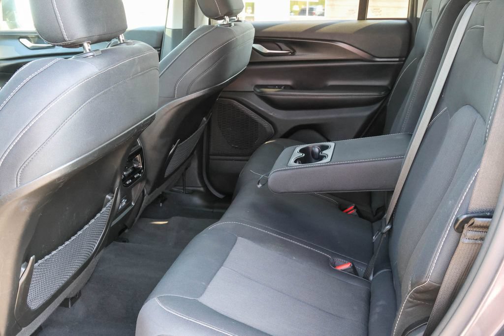 Used 2024 Jeep Grand Cherokee Laredo AWD/4WD image 7