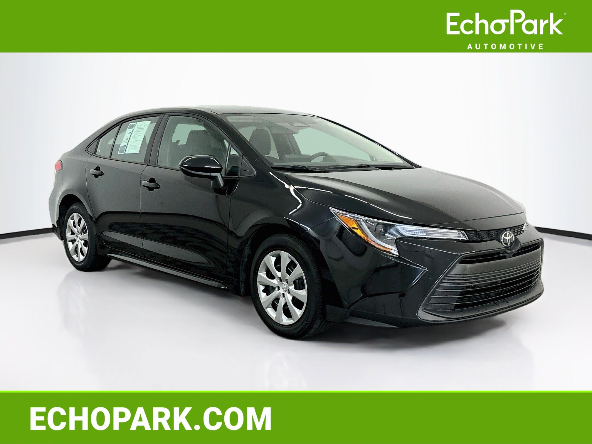 Used 2025 Toyota Corolla LE FWD image 1