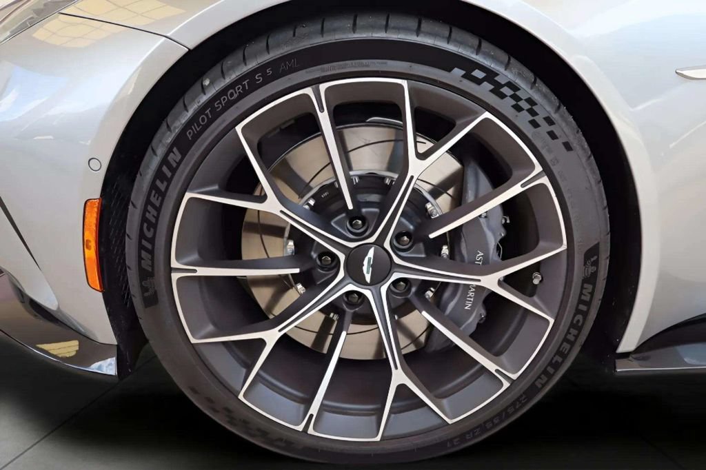 Used 2026 Aston Martin V8 Vantage Convertible RWD image 24