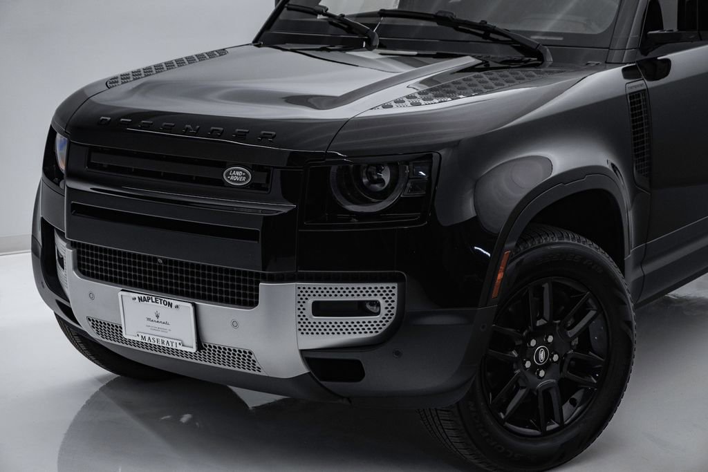 Used 2025 Land Rover Defender 110 S image 4