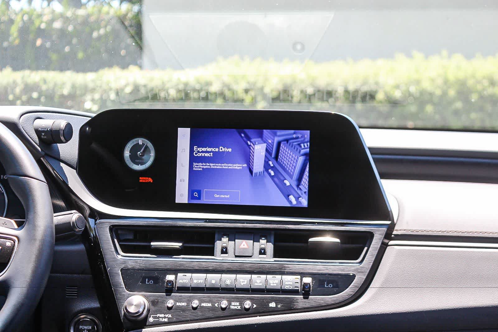 Used 2025 Lexus ES 300h w/ Premium Package FWD image 18