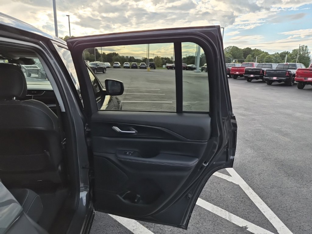 Used 2024 Jeep Grand Cherokee Laredo AWD/4WD image 20