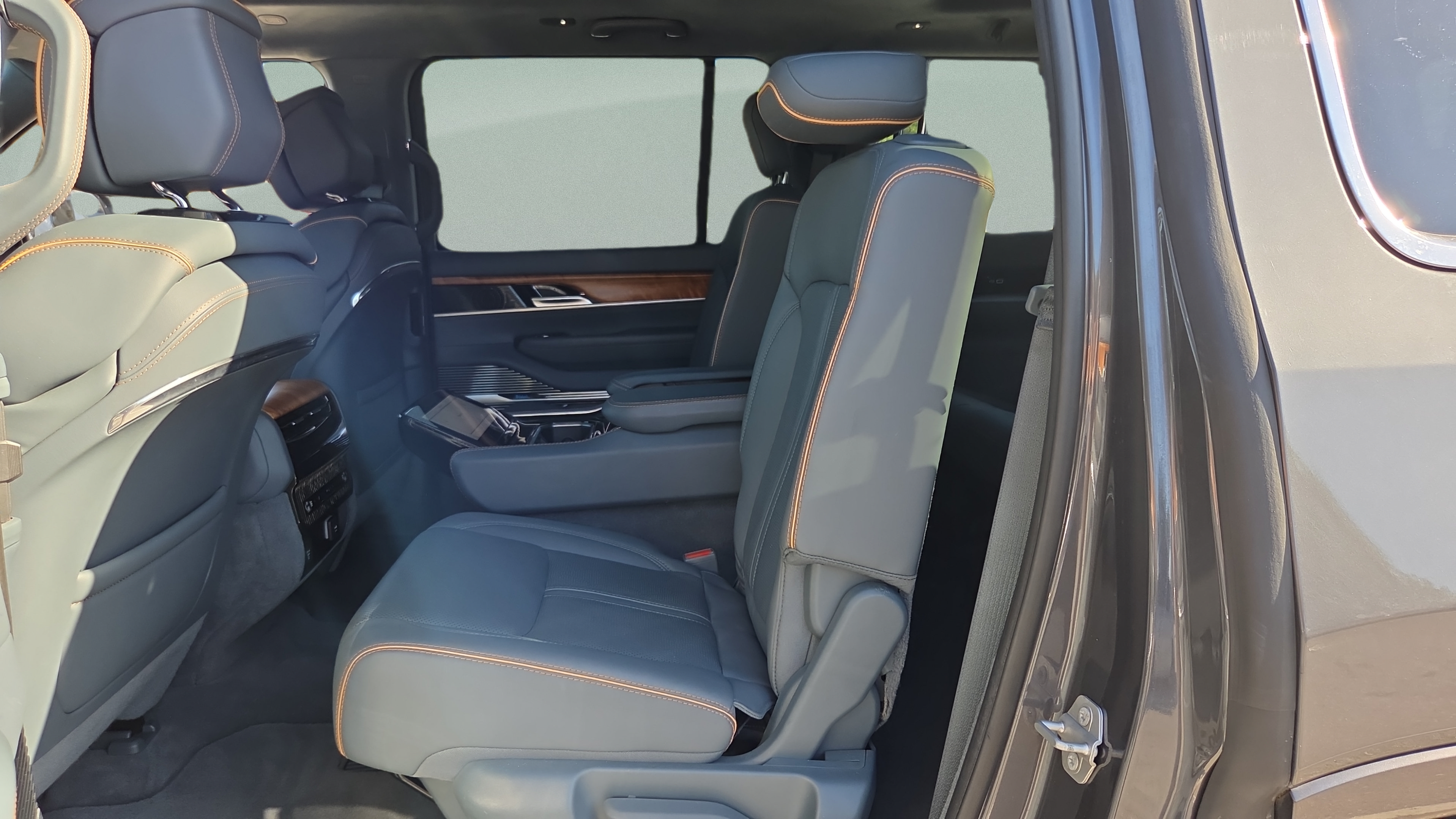 Used 2022 Jeep Grand Wagoneer Series II w/ Convenience Group III AWD/4WD image 10