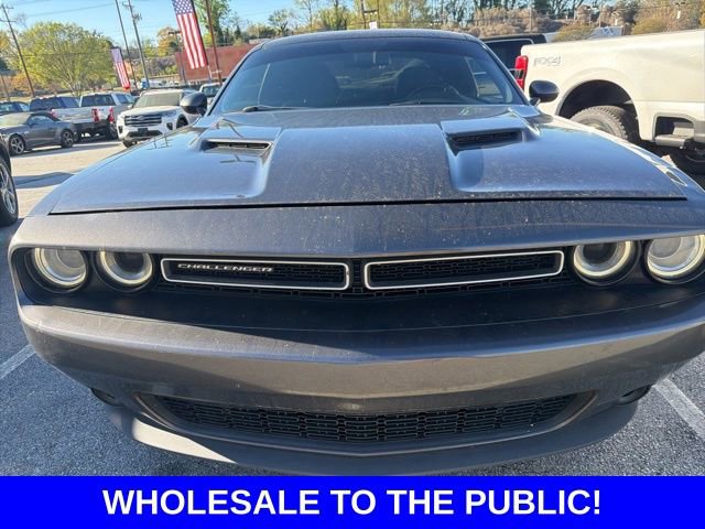 Used 2017 Dodge Challenger SXT image 2