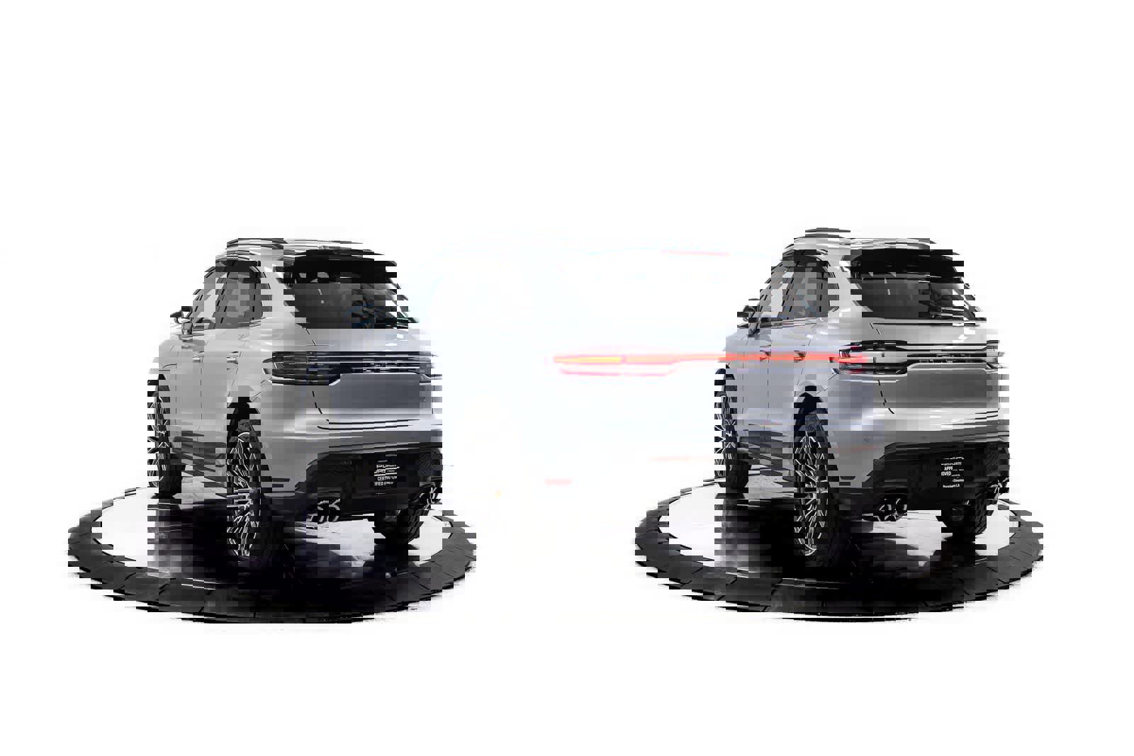 Certified 2026 Porsche Macan image 3