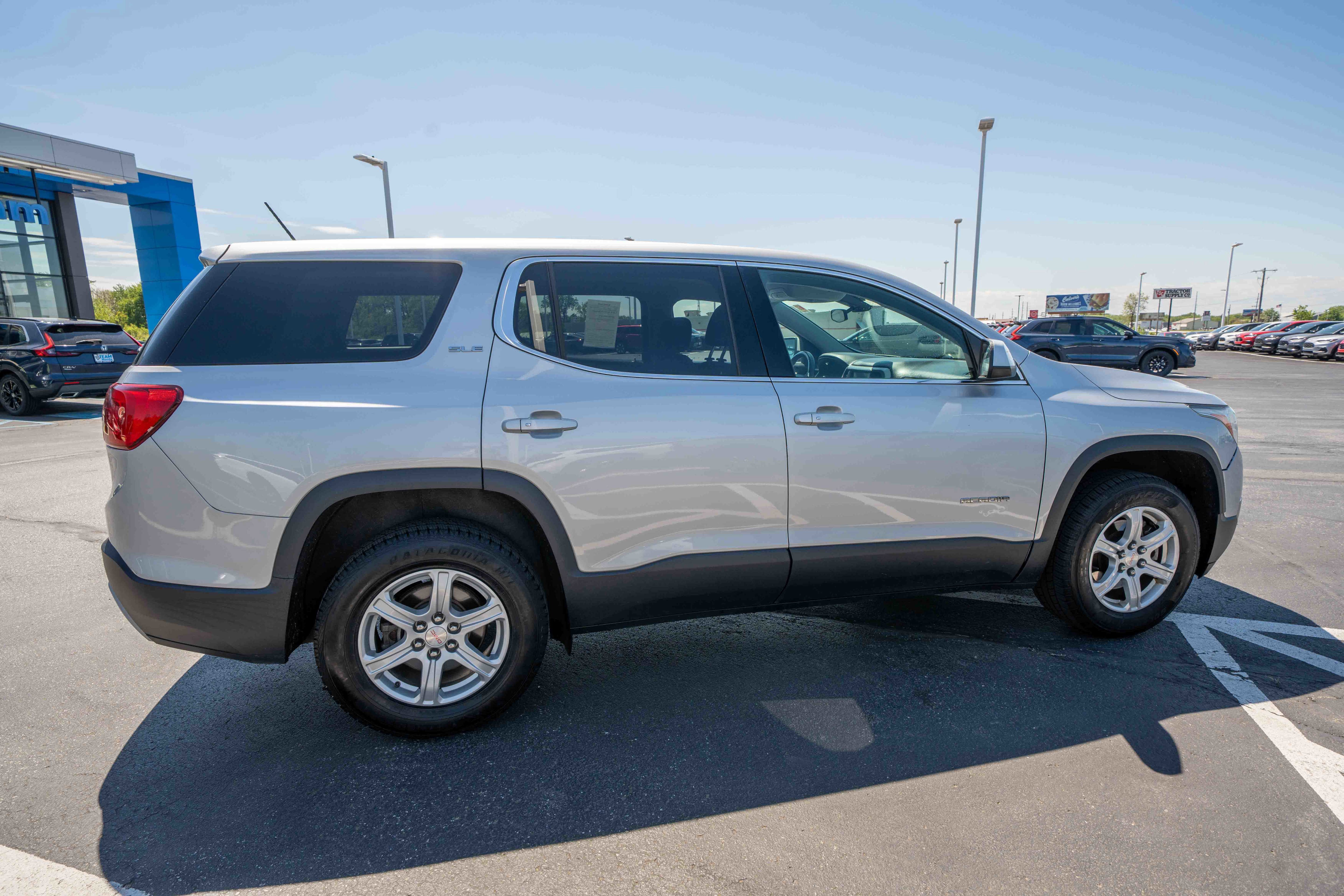 Used 2017 GMC Acadia SLE w/ LPO, Floor Liner Package FWD image 6