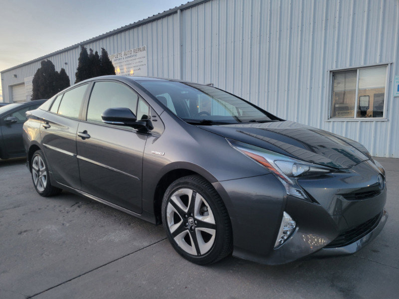 Used 2017 Toyota Prius Three Touring image 1