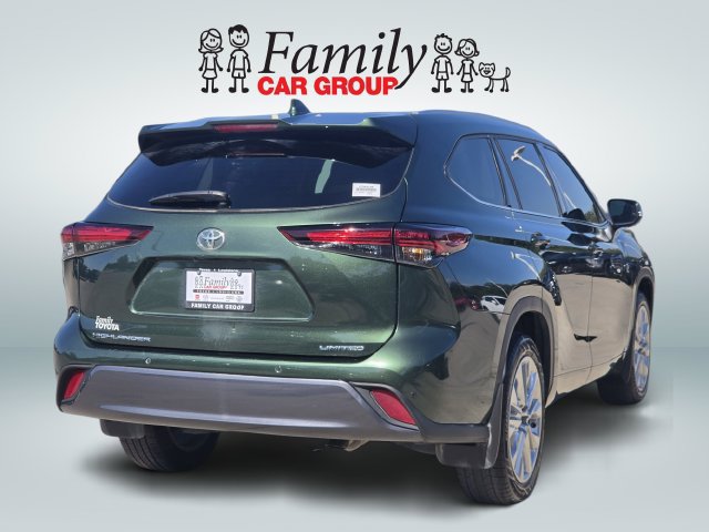 Used 2024 Toyota Highlander Limited FWD image 4