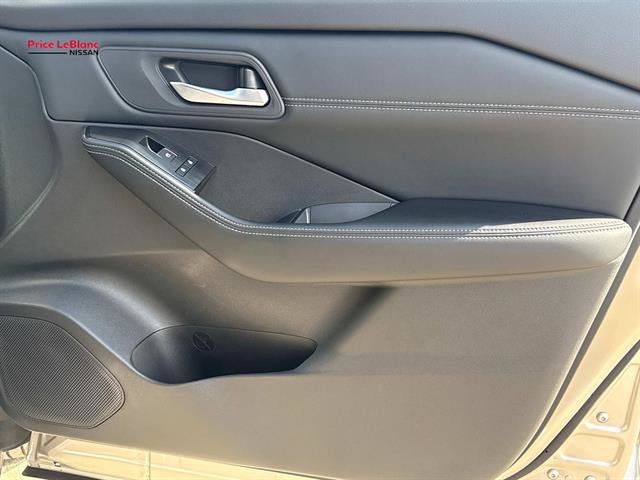 Certified 2025 Nissan Rogue SL AWD/4WD image 12