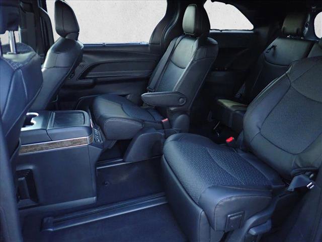 Used 2025 Toyota Sienna Platinum image 9