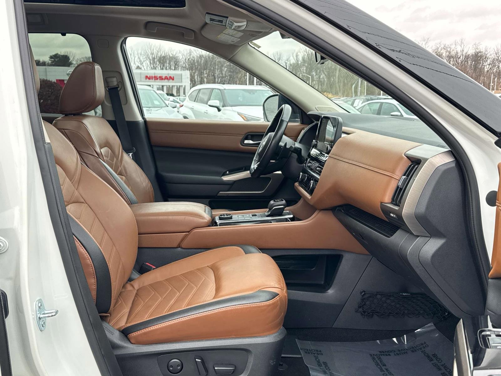 Used 2023 Nissan Pathfinder Platinum image 25