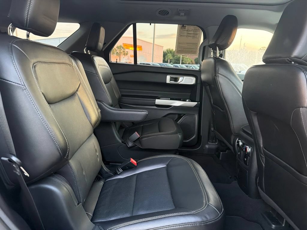 Certified 2023 Ford Explorer Limited w/ Limited Technology Package RWD image 32