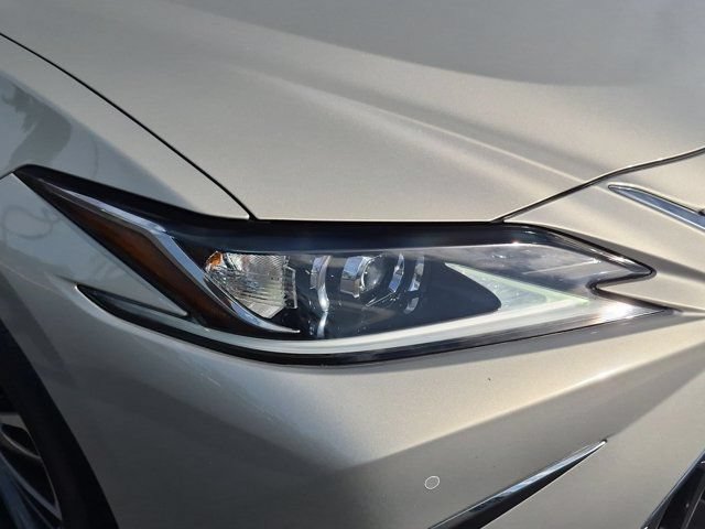 Used 2023 Lexus ES 300h w/ Premium Package FWD image 10