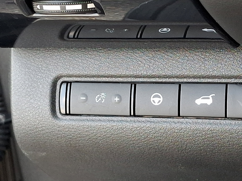 Used 2025 Nissan Pathfinder SV AWD/4WD image 26