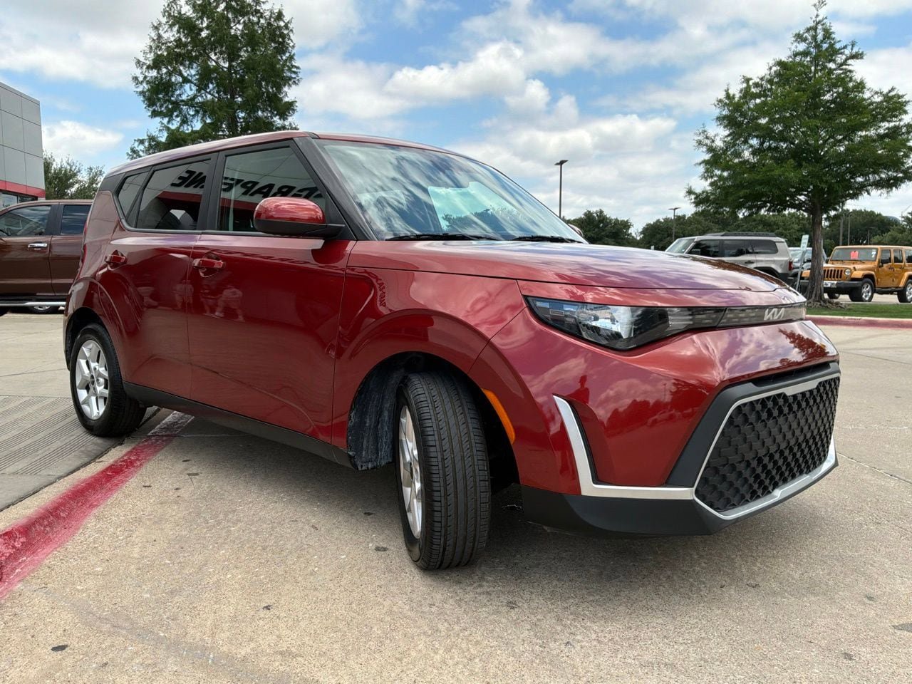 Used 2025 Kia Soul LX w/ LX Technology Package FWD image 4