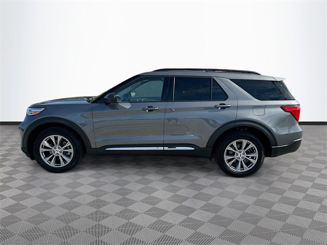 Used 2023 Ford Explorer XLT w/ Equipment Group 202A image 4