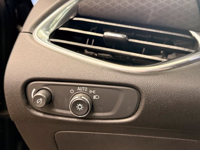 Used 2018 Chevrolet Malibu LT FWD image 19
