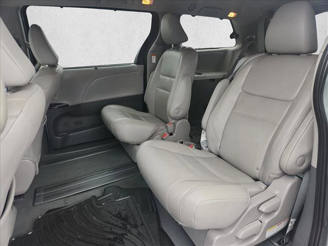 Used 2020 Toyota Sienna XLE w/ XLE Navigation Package FWD image 13