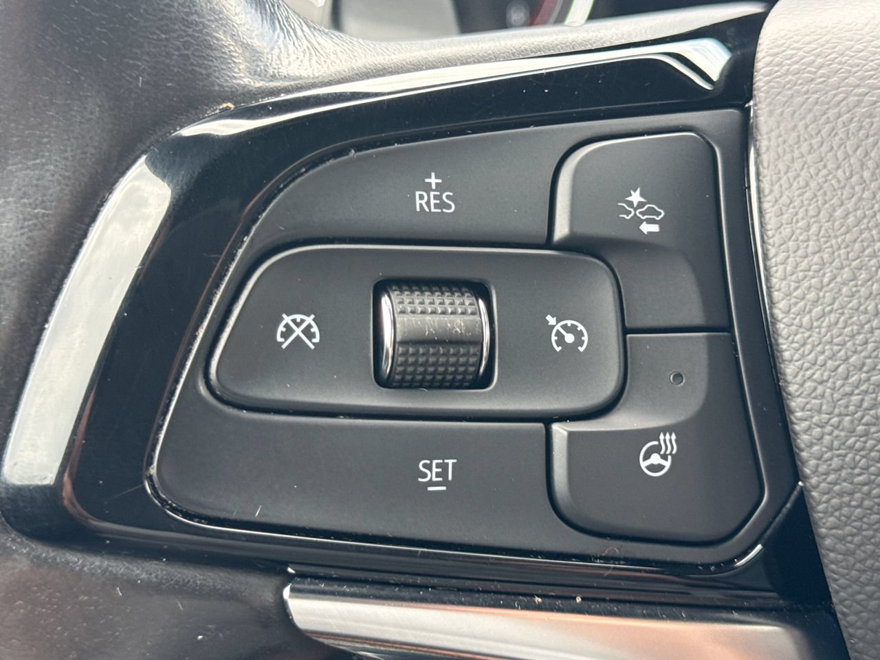 Used 2024 Buick Enclave Essence w/ Sport Touring Edition FWD image 28