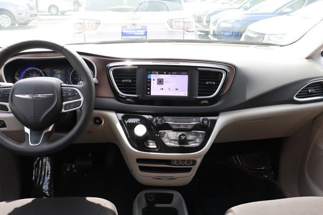 Used 2023 Chrysler Voyager LX FWD image 14